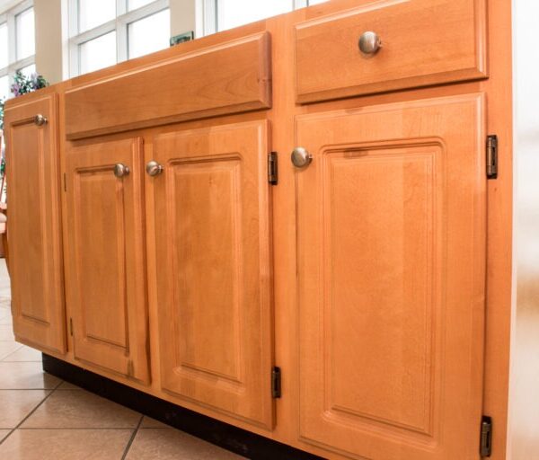 HUD RP-3VDB15 RAISED PANEL Old American Vanities